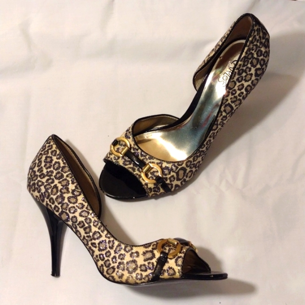 Carlos Sz 9 Sparkle Cheetah Pumps!
